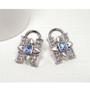 luxury blue in four-hearts earring / PW17
